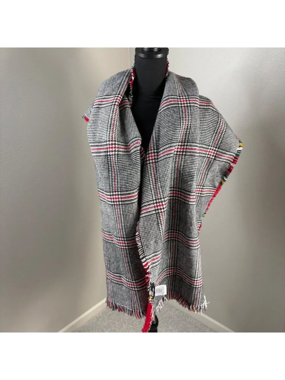 Tahari Scarf Wrap Houndstooth Plaid One Size Acrylic Large Red Black Tartan